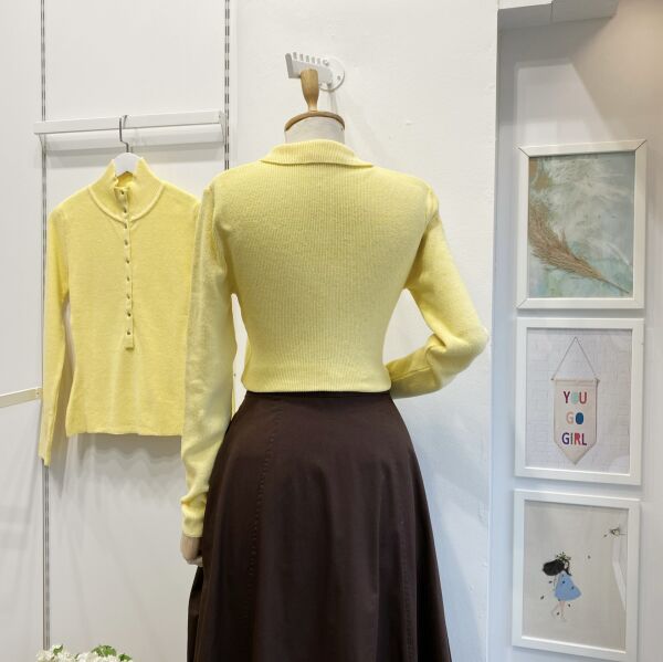 Sarı Dik Yaka Çıtçıtlı Triko Bluz