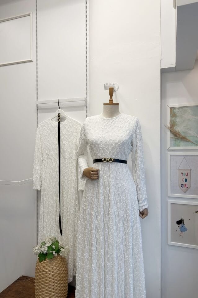 Beyaz İnce Kemerli Dantel Elbise