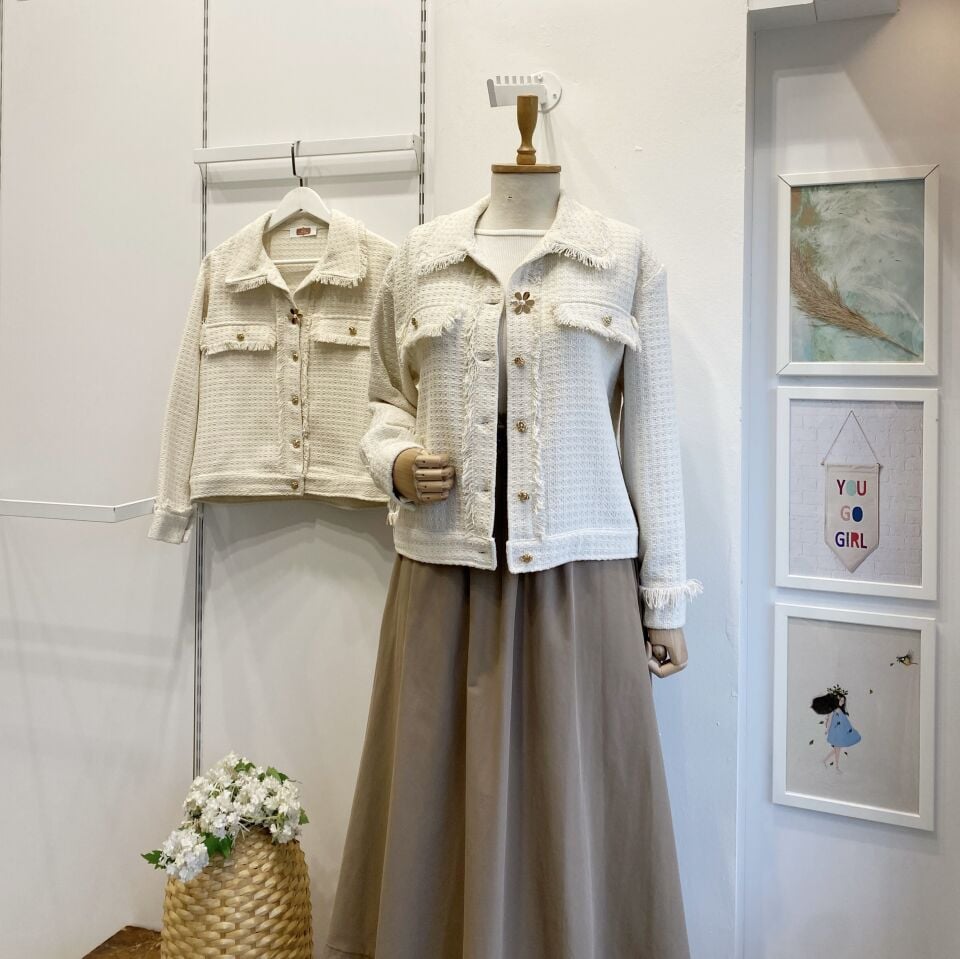 Beyaz Papatya Düğmeli Tüvit Ceket