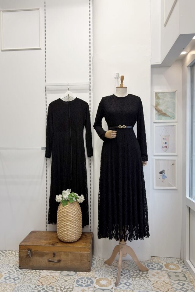 Siyah İnce Kemerli Dantel Elbise