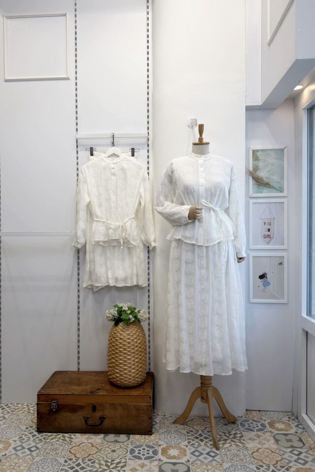 Beyaz Lioren Etekli Takım