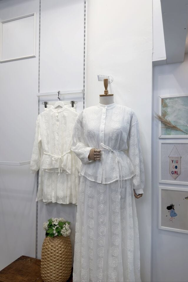 Beyaz Lioren Etekli Takım