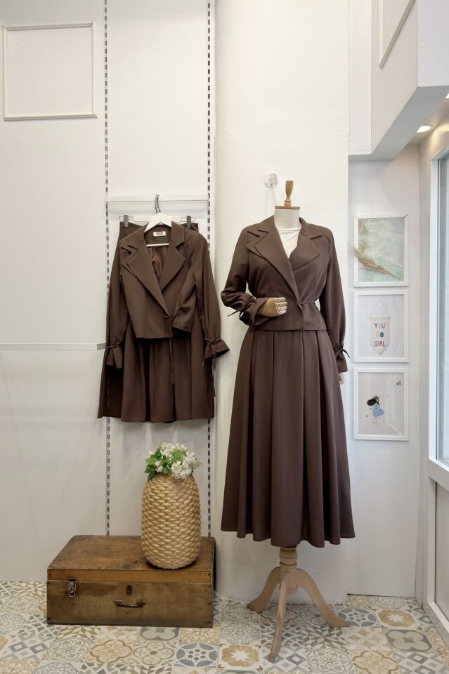 Kahverengi Ceketli Nora Takım