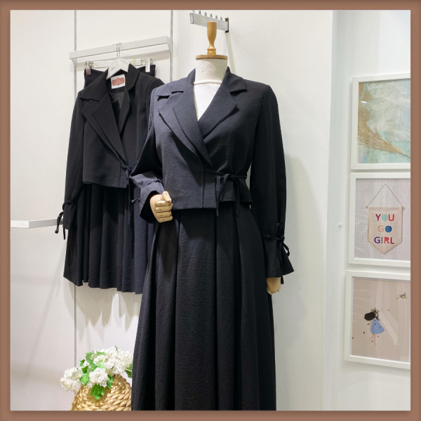 Siyah Ceketli Nora Takım