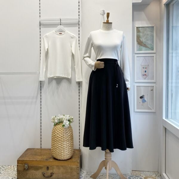 Siyah Broşlu Scuba Etek