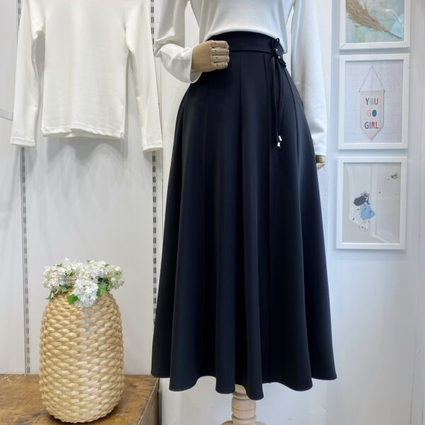 Siyah Broşlu Scuba Etek