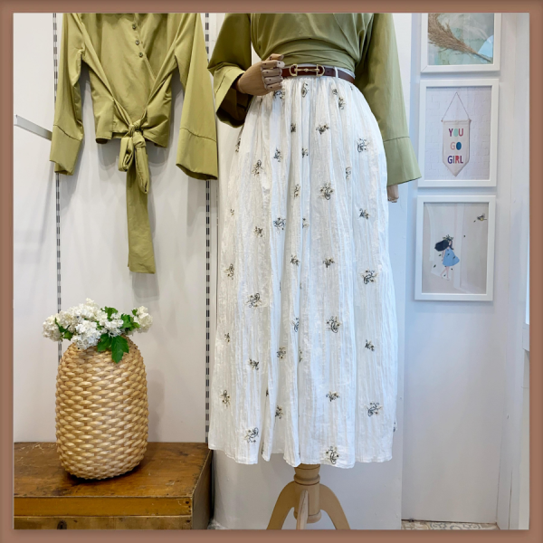 Papatya İşlemeli Vual Saten Beyaz Etek