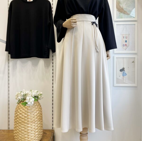 Krem Broşlu Scuba Etek