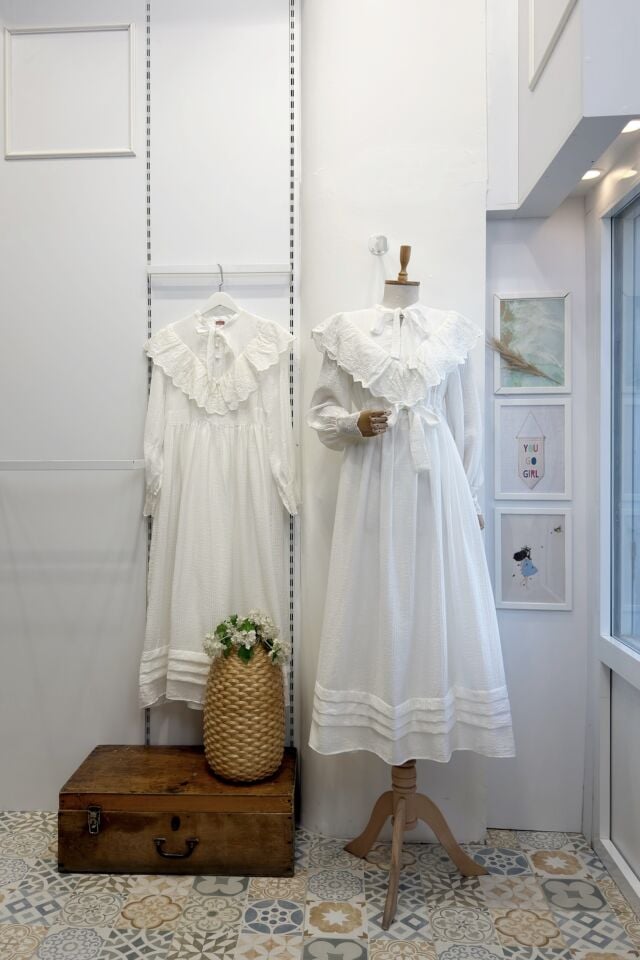 Beyaz Fisto Volanlı Valeria Elbise