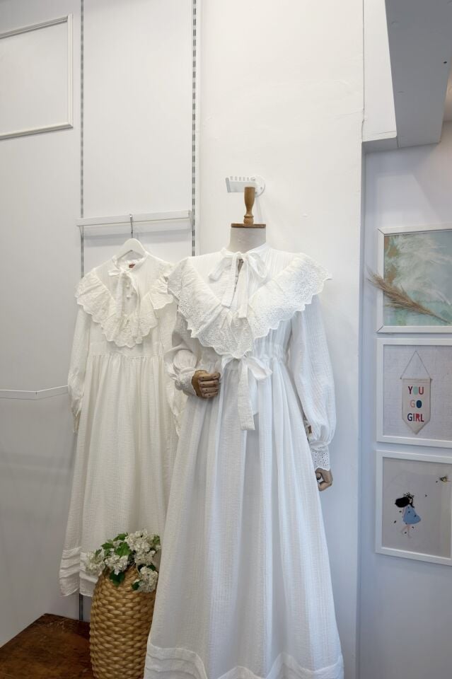 Beyaz Fisto Volanlı Valeria Elbise