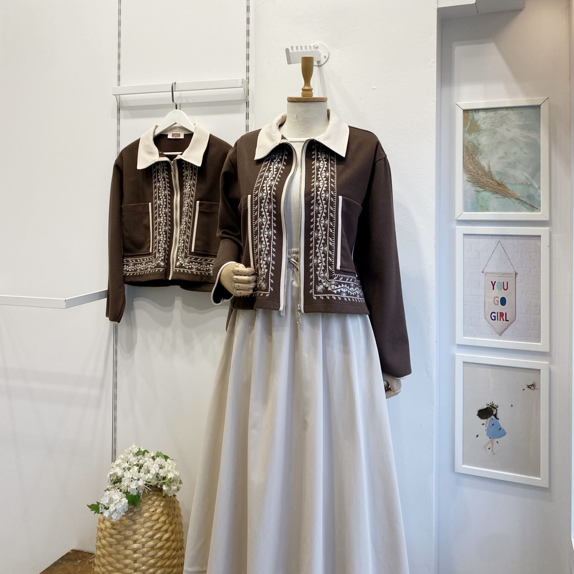 Kahverengi Nakışlı Kaşe Ceket