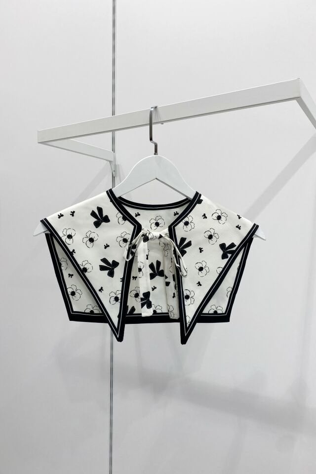 Kurdele Desenli Muse Yaka