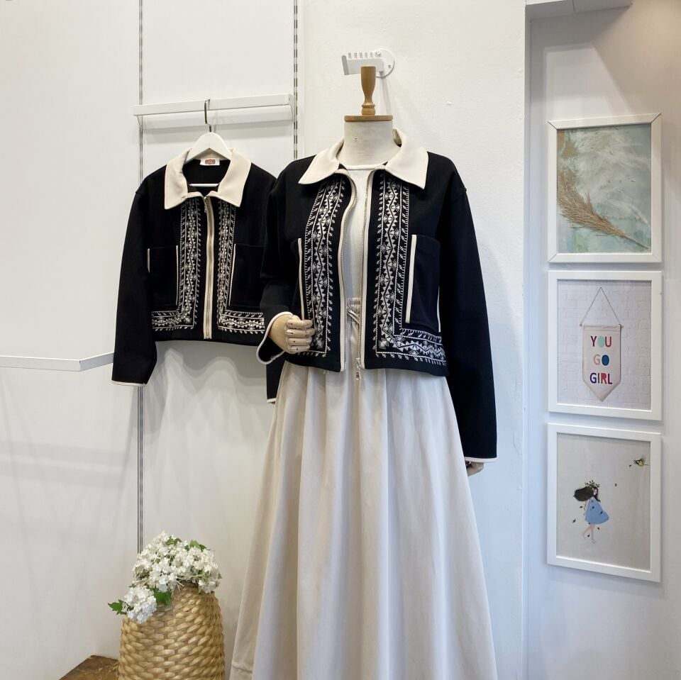 Siyah Nakışlı Kaşe Ceket