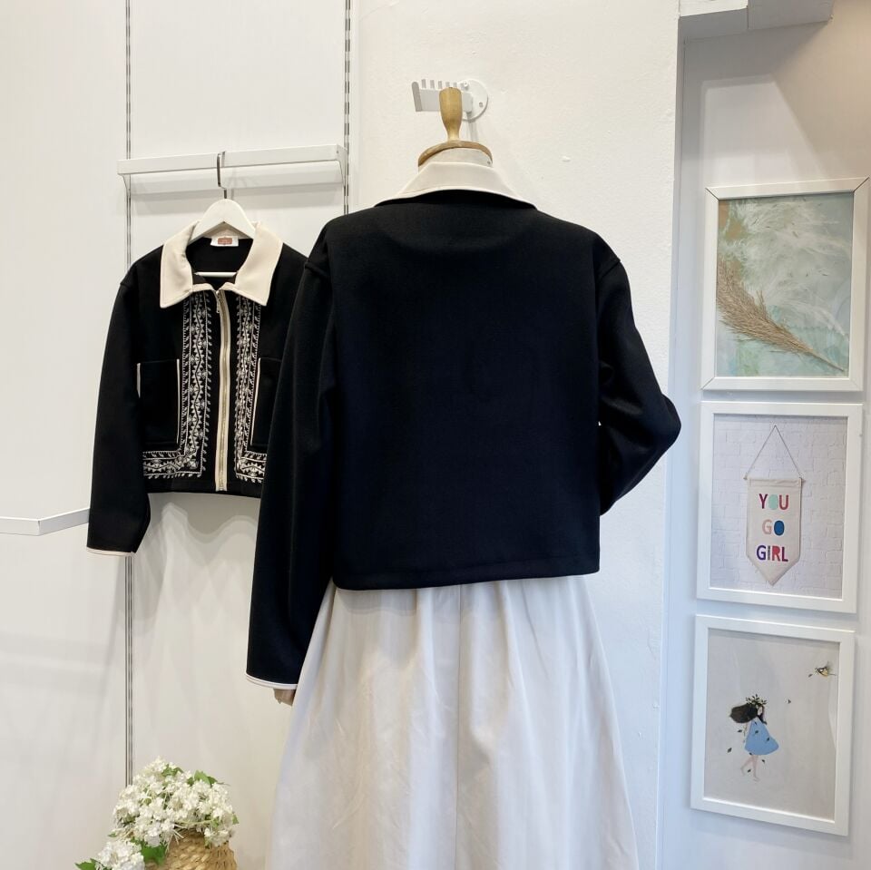 Siyah Nakışlı Kaşe Ceket