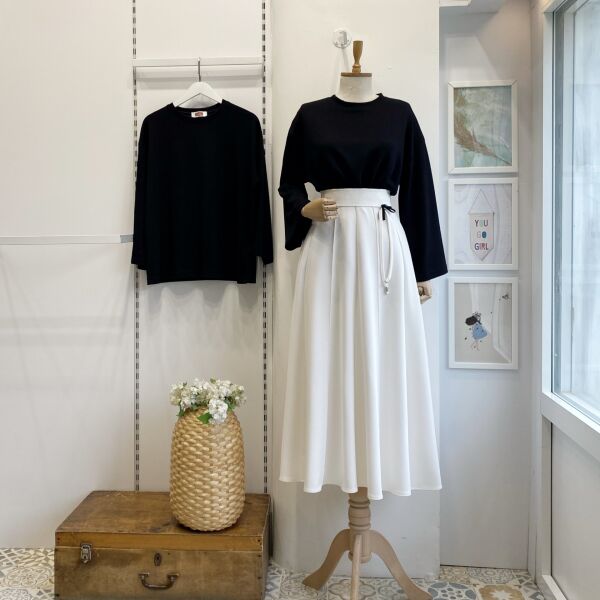 Beyaz Broşlu Scuba Etek