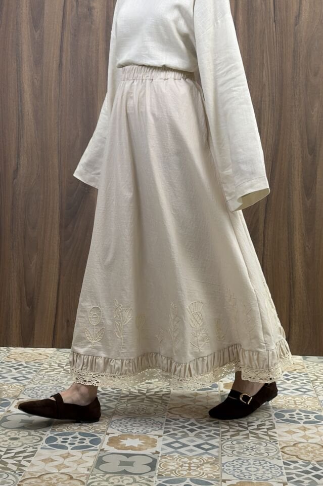 Ucu Nakışlı Krem Paper Touch Etek