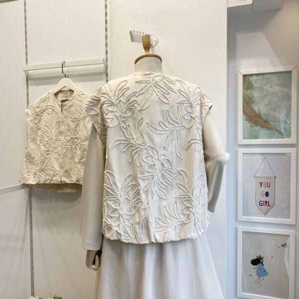 Krem Nakışlı Gabardin Yelek