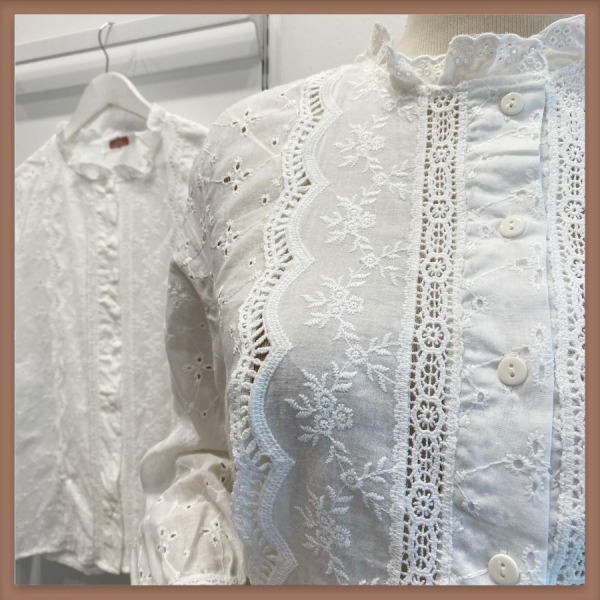 Beyaz Piovere Fistolu Gömlek