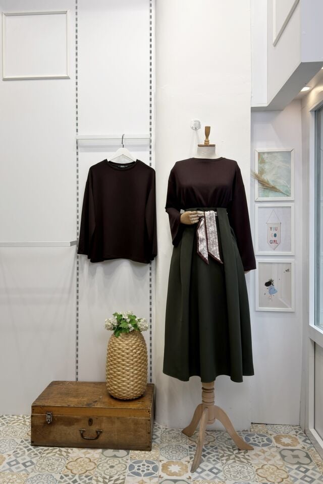 Beli Fularlı Yeşil Etek