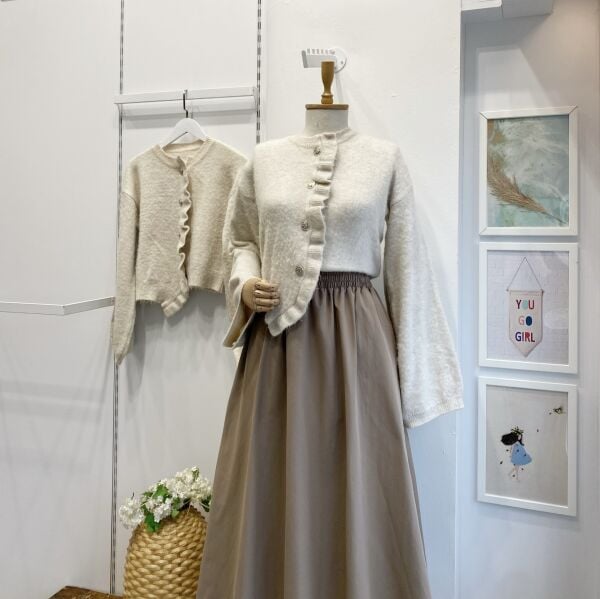 Krem Kemik Düğmeli Asimetrik Hırka