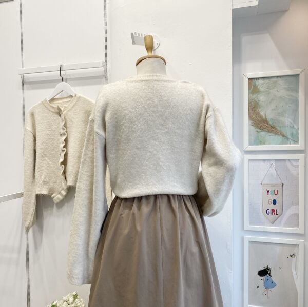 Krem Silver Düğmeli Asimetrik Hırka