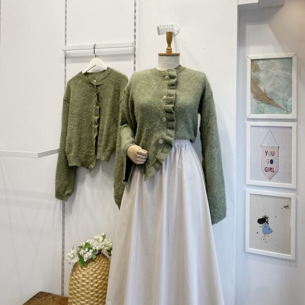 Çağla Yeşili Silver Düğmeli Asimetrik Hırka