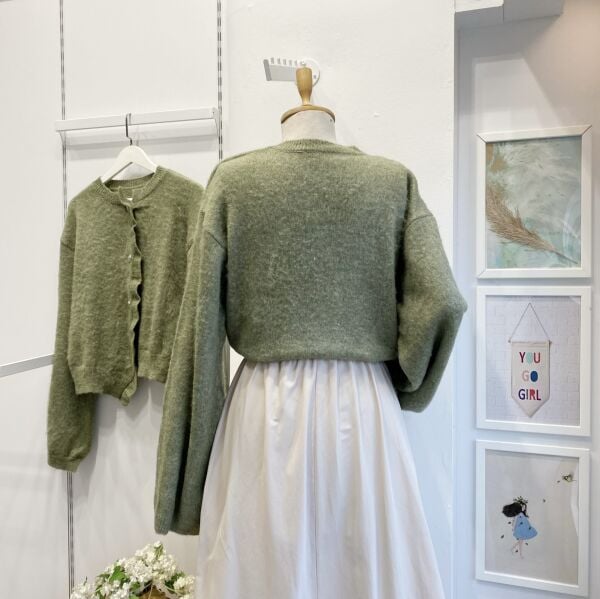 Çağla Yeşili Silver Düğmeli Asimetrik Hırka