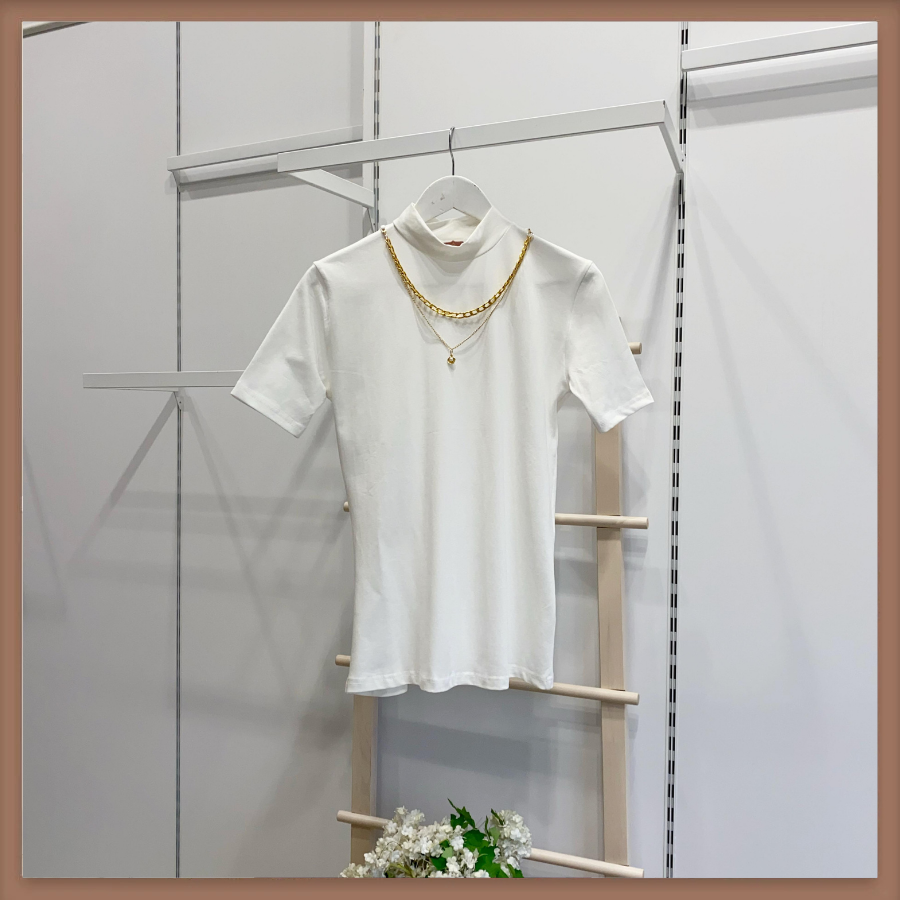 Kolye Detaylı Ekru Kısa Kollu T-Shirt