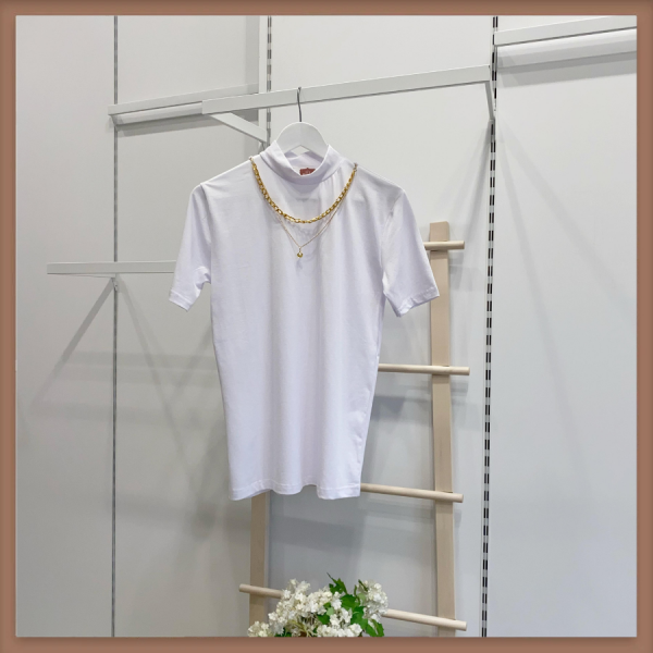 Kolye Detaylı Beyaz Kısa Kollu T-Shirt