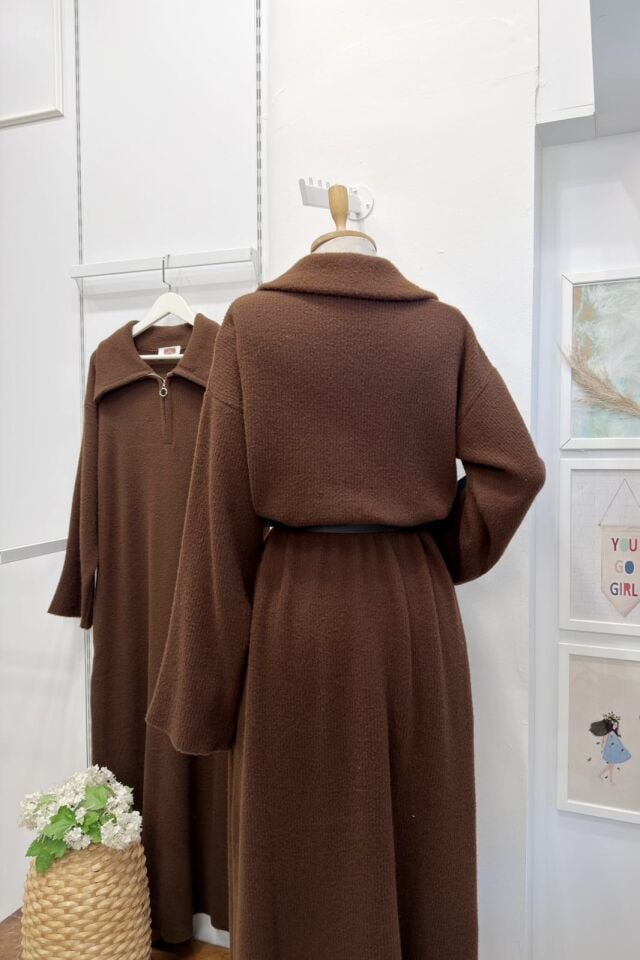 Kahverengi Fermuar Detaylı Yumuşak Dokulu Triko Elbise 44097