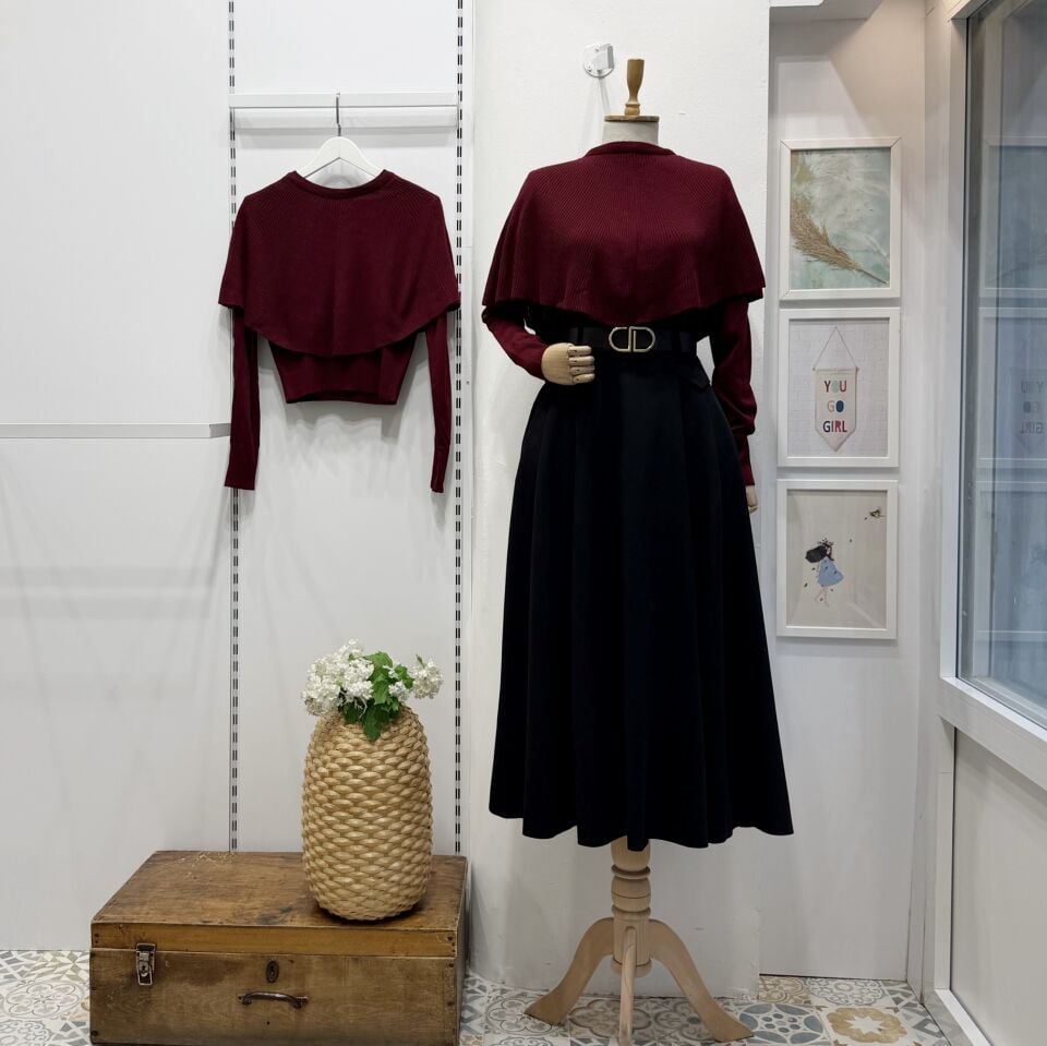 Kemer Detaylı Siyah Crep Etek