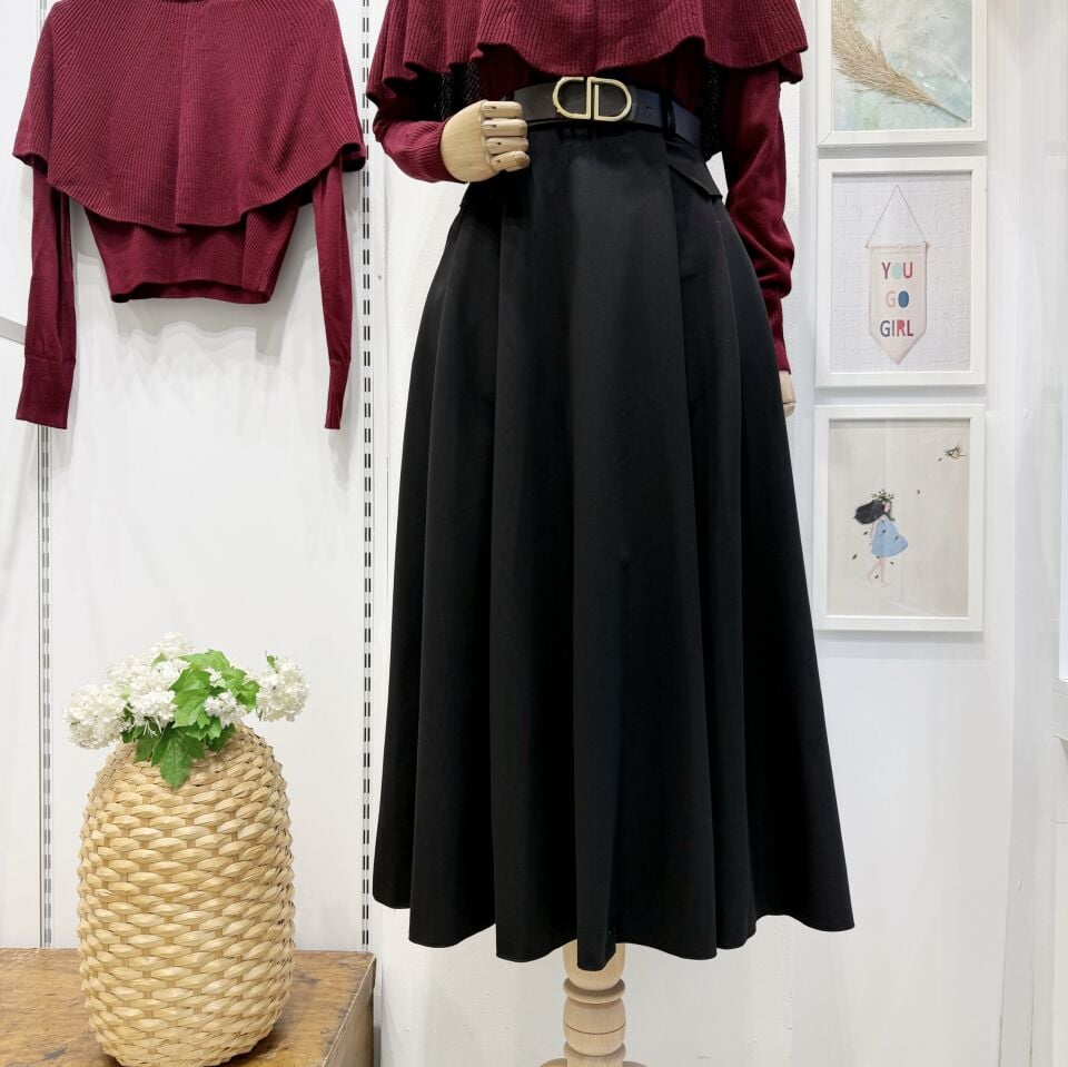 Kemer Detaylı Siyah Crep Etek