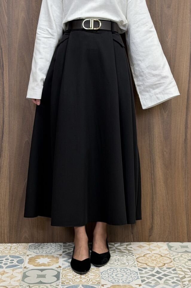 Kemer Detaylı Siyah Crep Etek