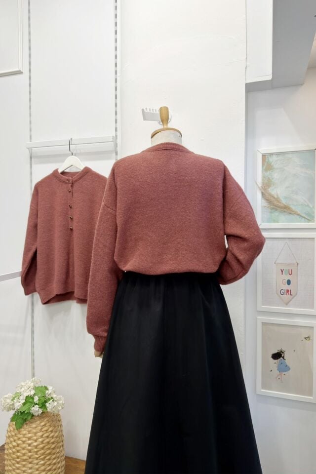 Narçiçeği Düğme Detaylı Vera Kazak