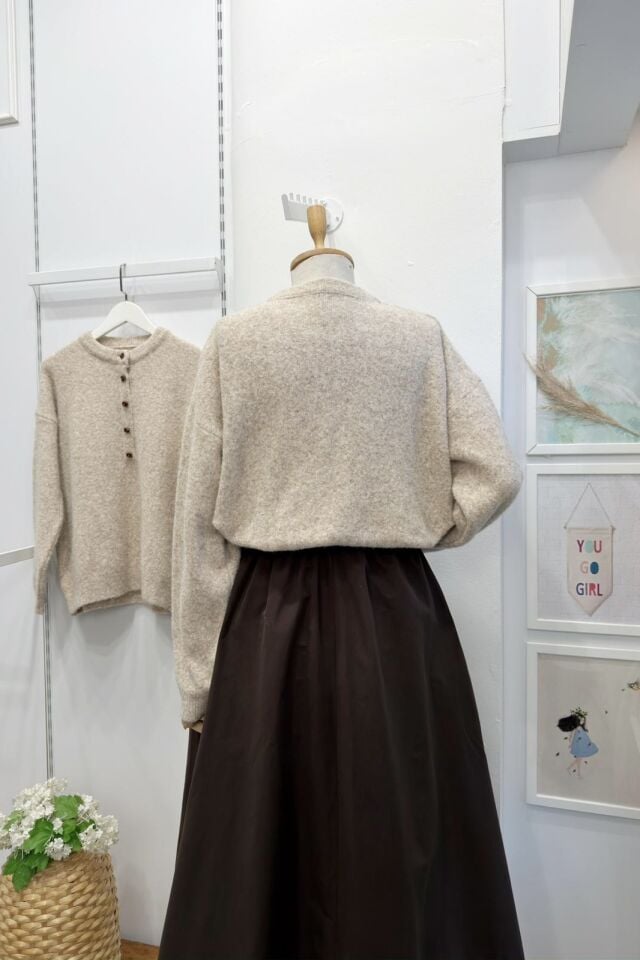 Krem Düğme Detaylı Vera Kazak