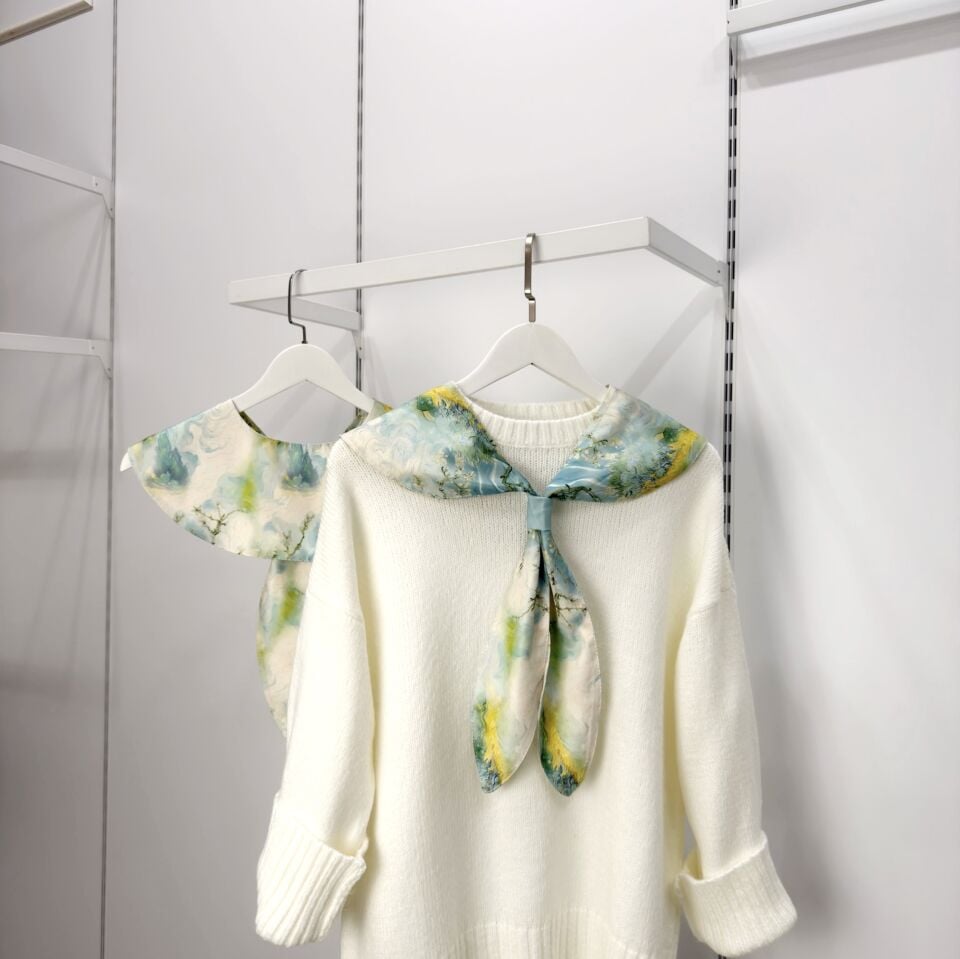 Almond Blossom Desenli Luna Yaka