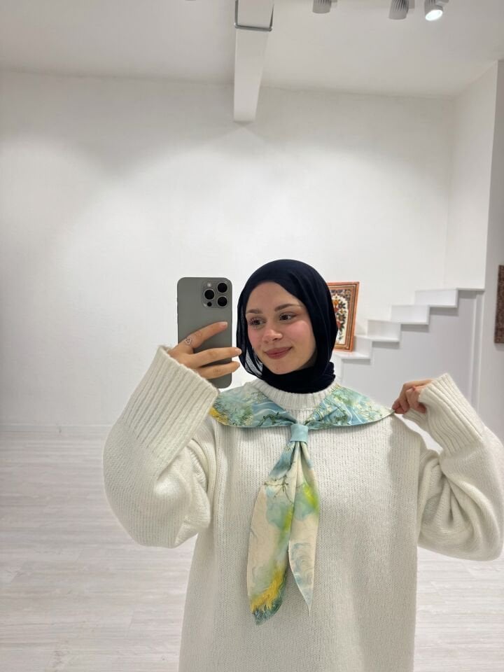 Almond Blossom Desenli Luna Yaka