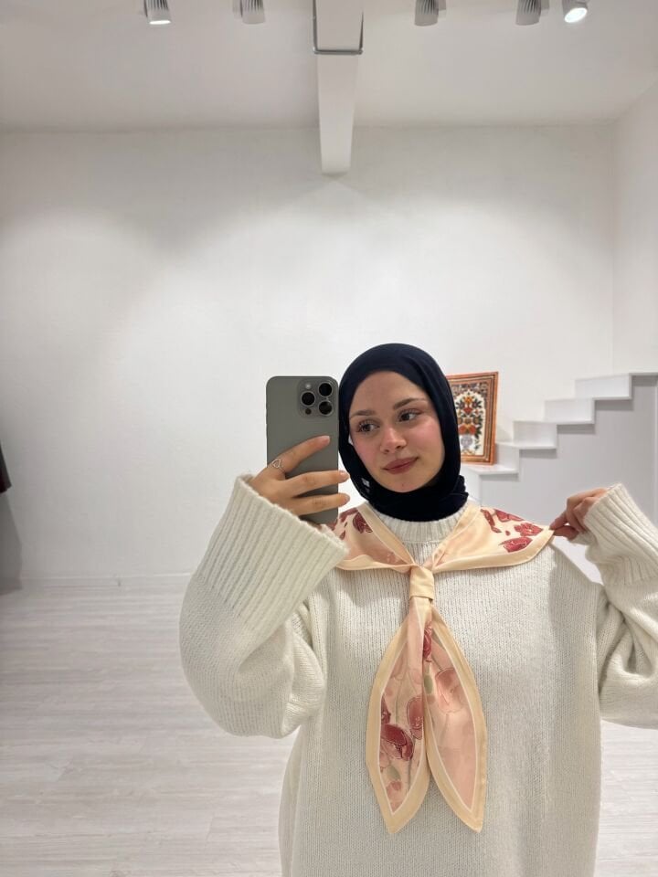 Blush Desenli Luna Yaka