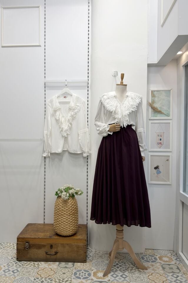 Beyaz Volanlı Vivienne Keten Gömlek