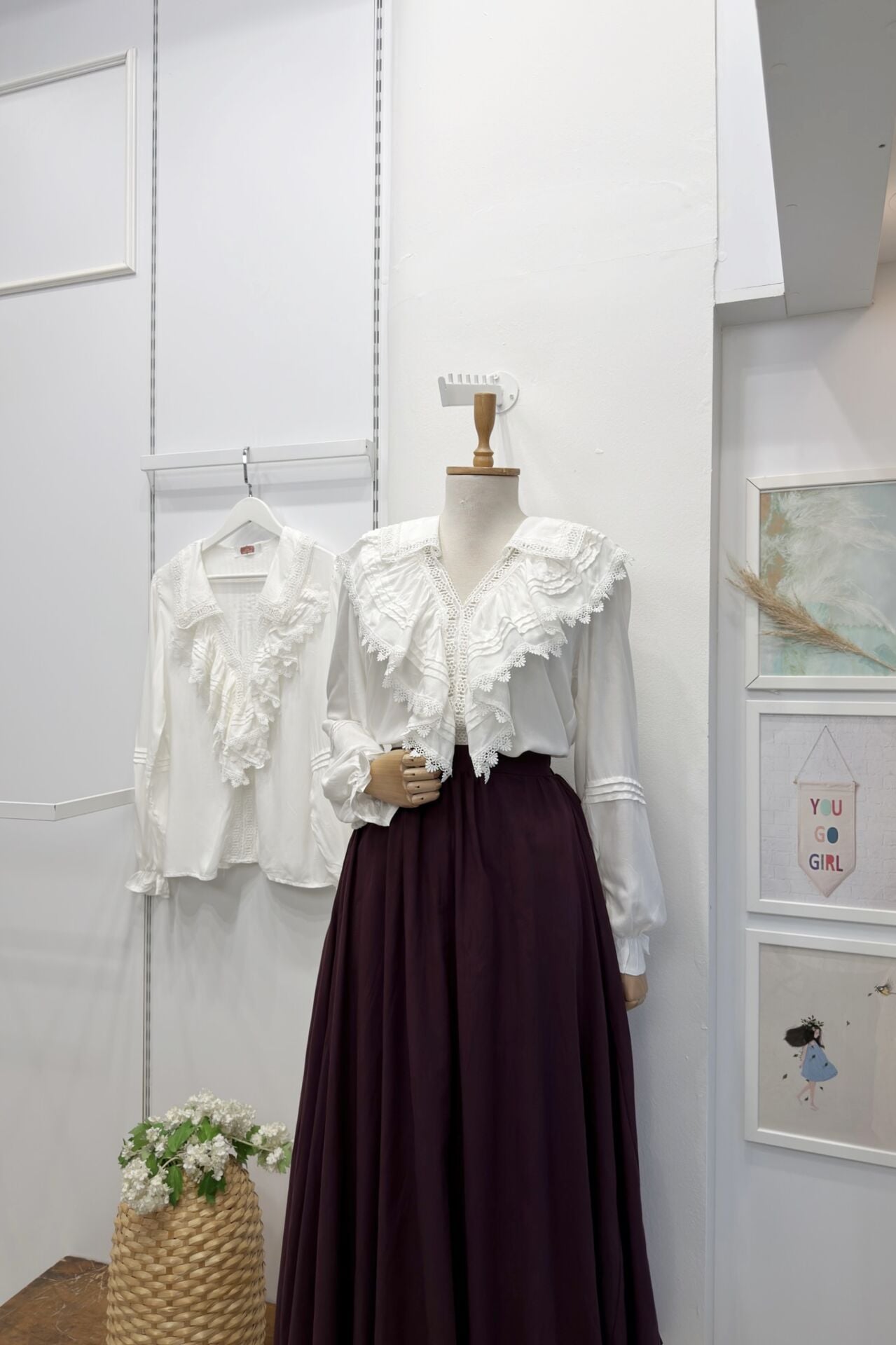 Beyaz Volanlı Vivienne Keten Gömlek