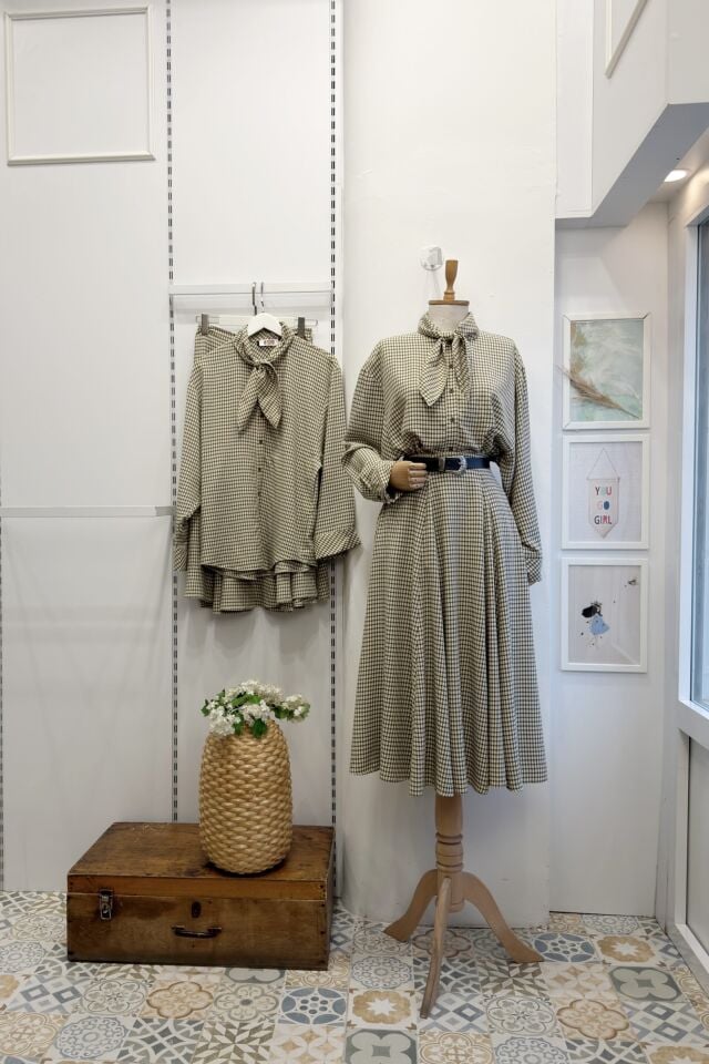 Krem Yeşil Fular Yaka Detaylı Pötikareli Rowen Takım