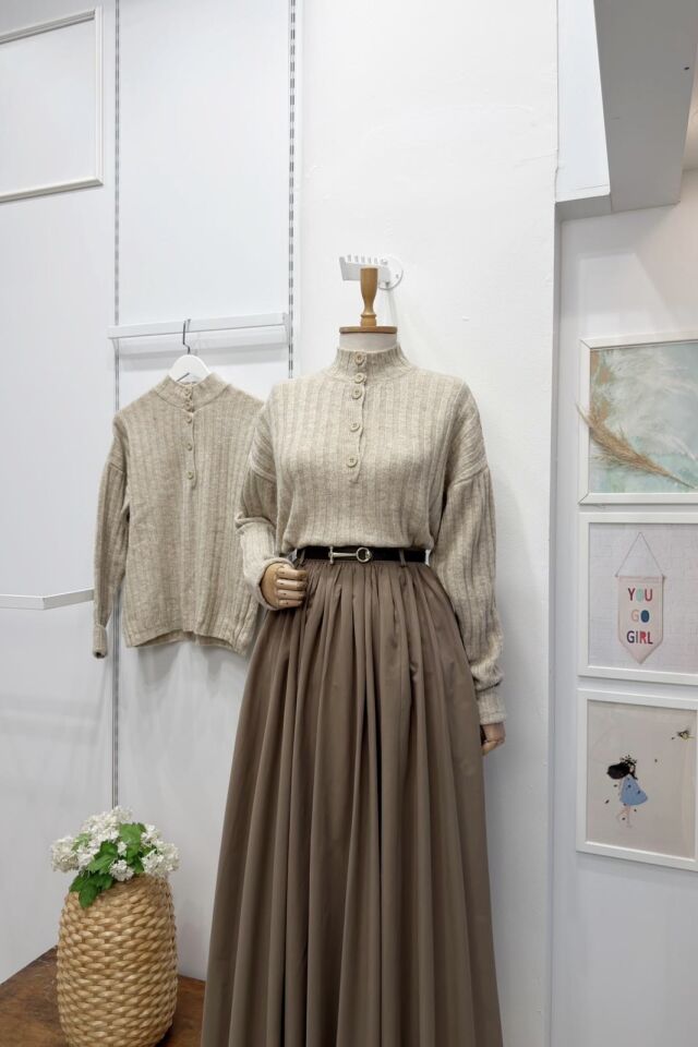 Bej Önü Düğmeli Pullover Kazak