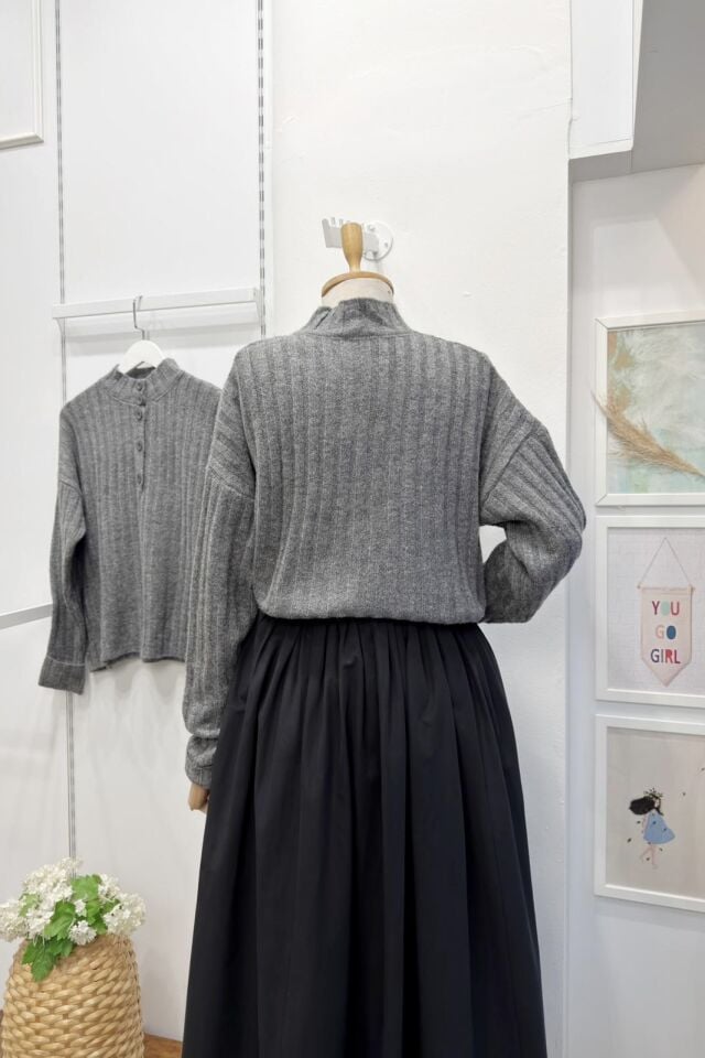 Gri Önü Düğmeli Pullover Kazak