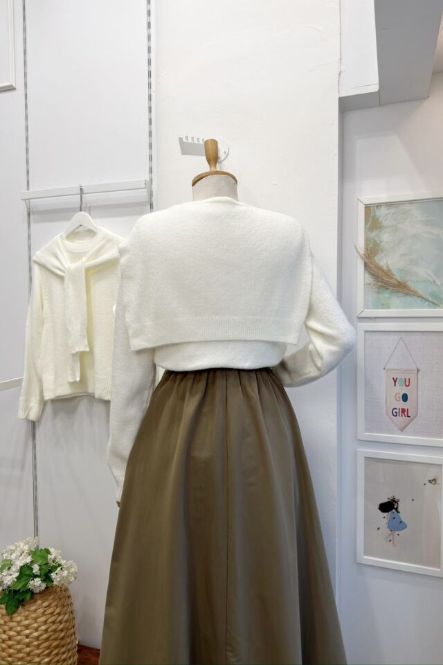 Omzu Şal Detaylı Beyaz Yumuşak Dokulu Kazak