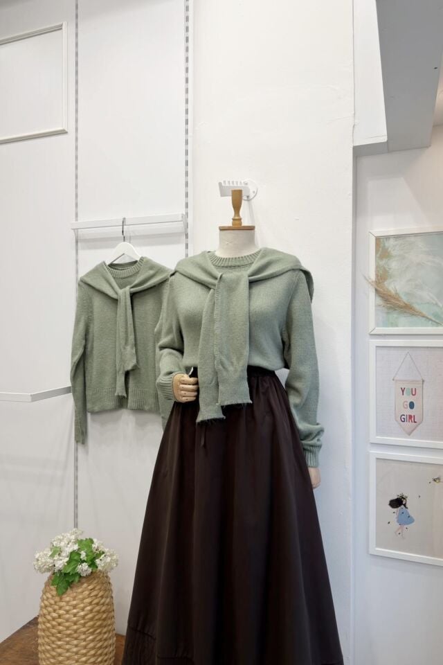 Omzu Şal Detaylı Çağla Yeşili Yumuşak Dokulu Kazak