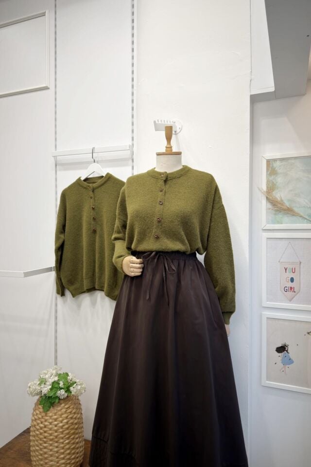 Yeşil Düğme Detaylı Vera Kazak