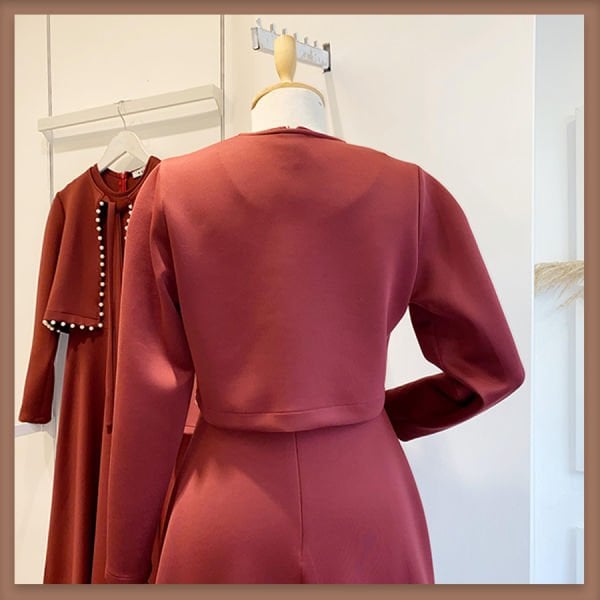 İnci ceketli bordo scuba elbise