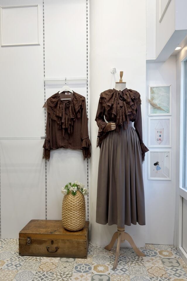 Kahverengi İnce Dantel Detaylı Florance Gömlek