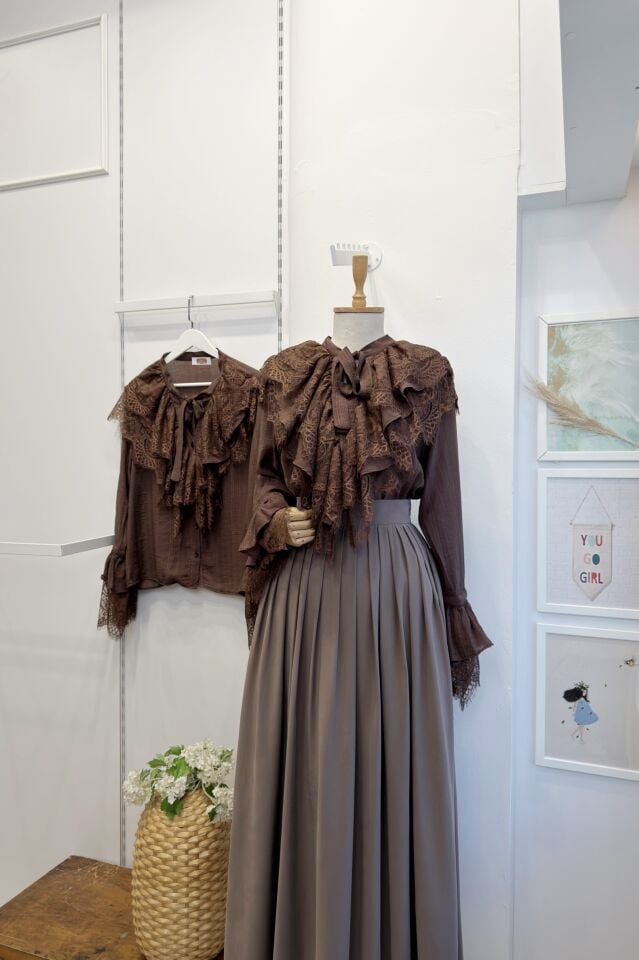 Kahverengi İnce Dantel Detaylı Florance Gömlek