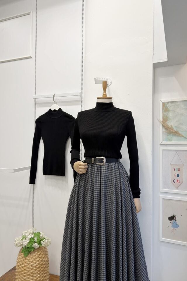 Yarım Balıkçı Yaka Siyah Triko İçlik